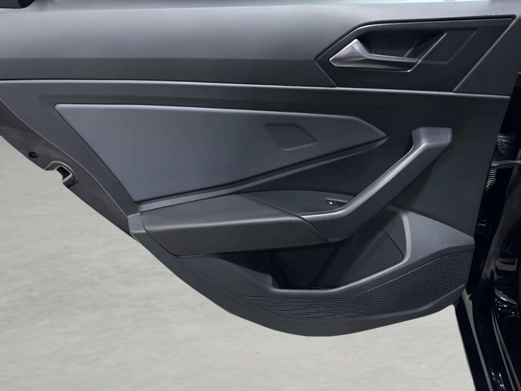 2025 Volkswagen Jetta SE - Photo 17