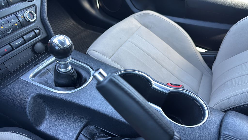 2022 Ford Mustang EcoBoost - Photo 23