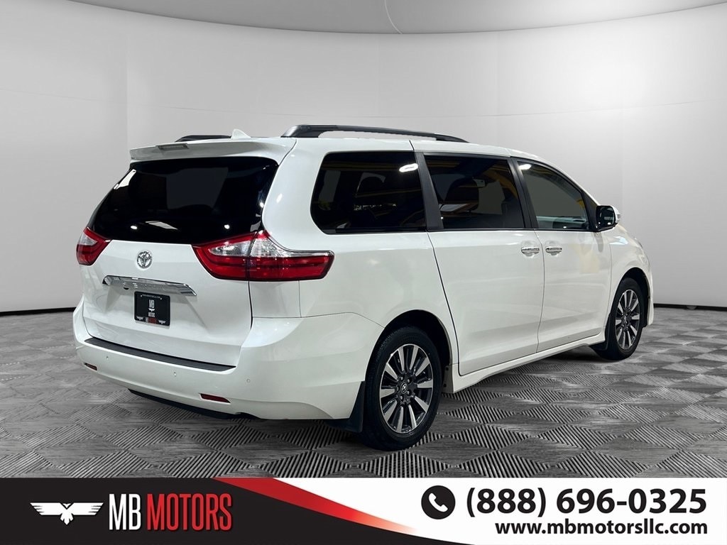 Used 2018 Toyota Sienna XLE Van Passenger Van