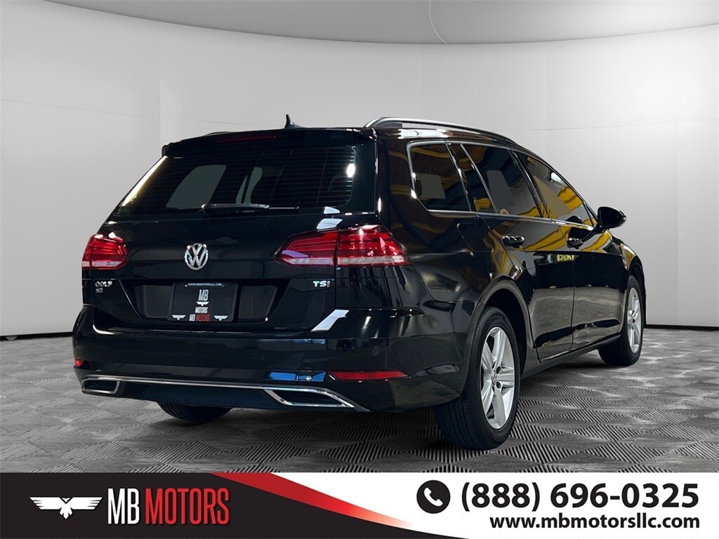 2018 Volkswagen Golf SportWagen SE photo 2