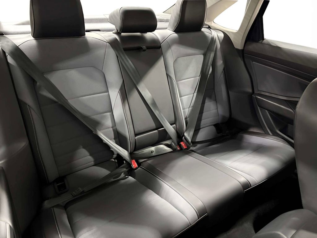 2025 Volkswagen Jetta SE - Photo 16