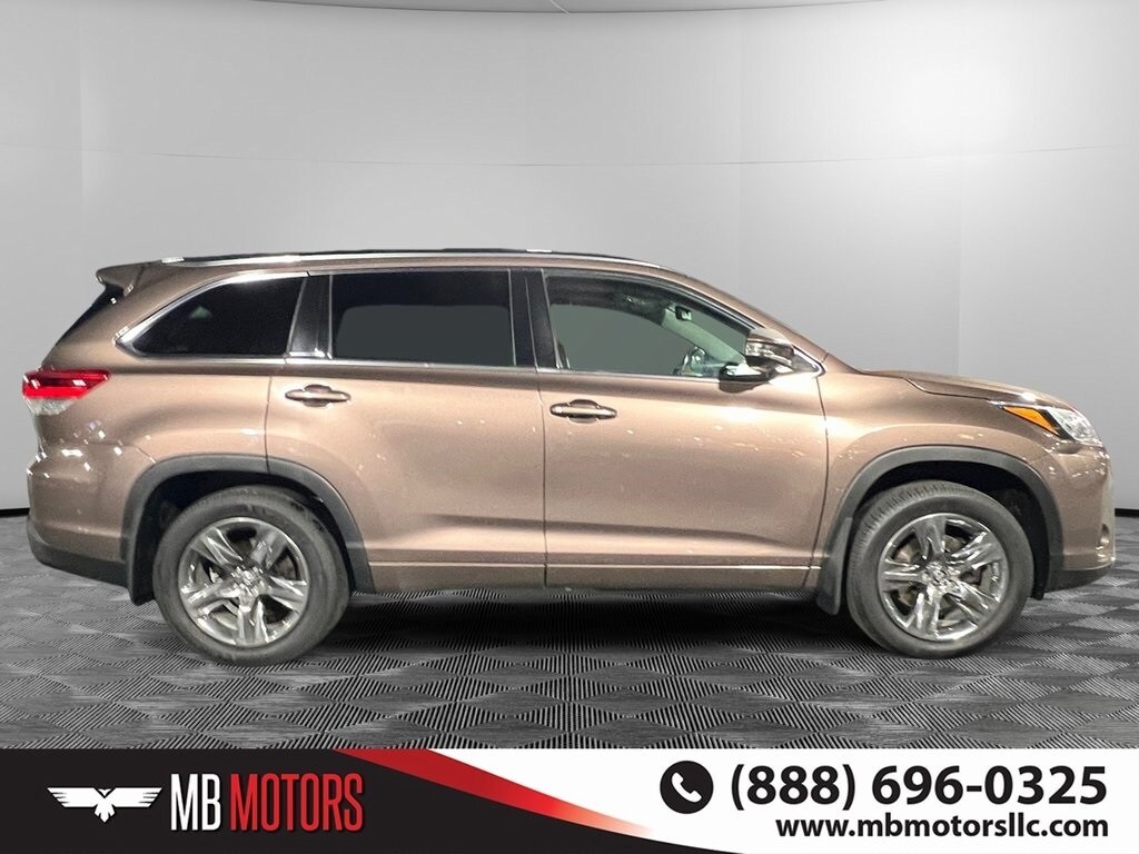 2017 Toyota Highlander Limited Platinum photo 2