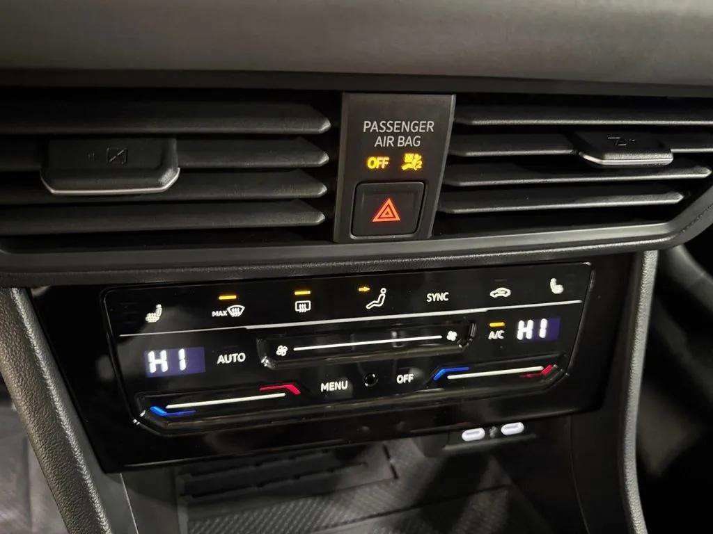 2025 Volkswagen Jetta SE - Photo 29
