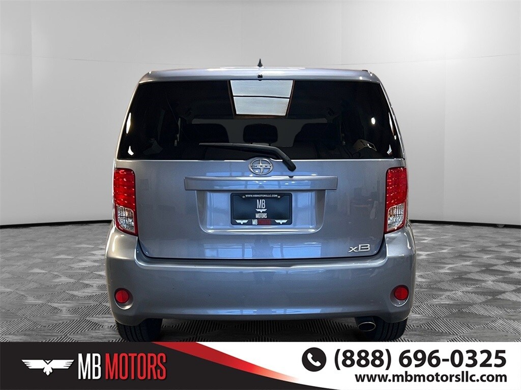 2011 Scion xB photo 3