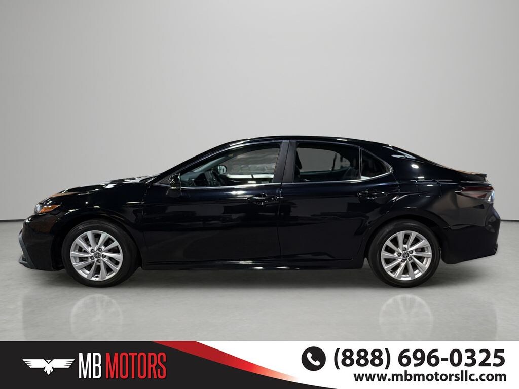 Used 2024 Toyota Camry SE Sedan