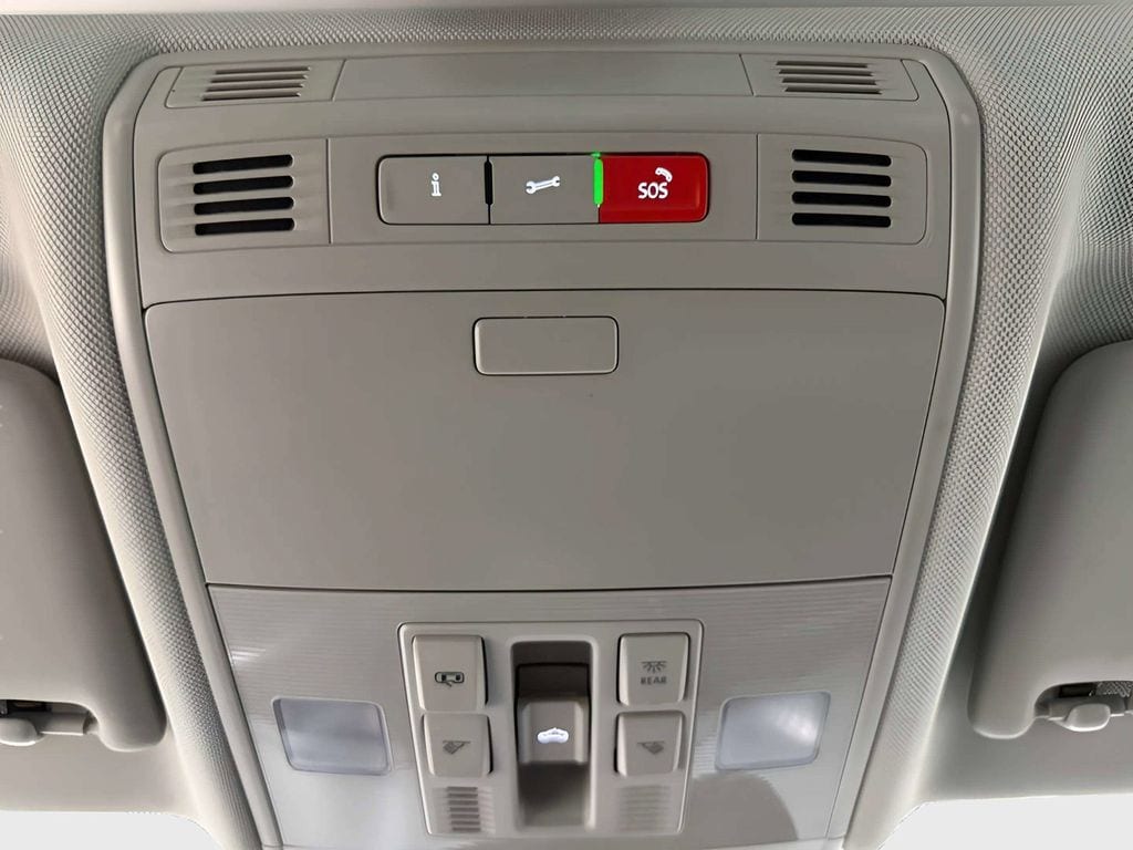 2025 Volkswagen Jetta SE - Photo 32