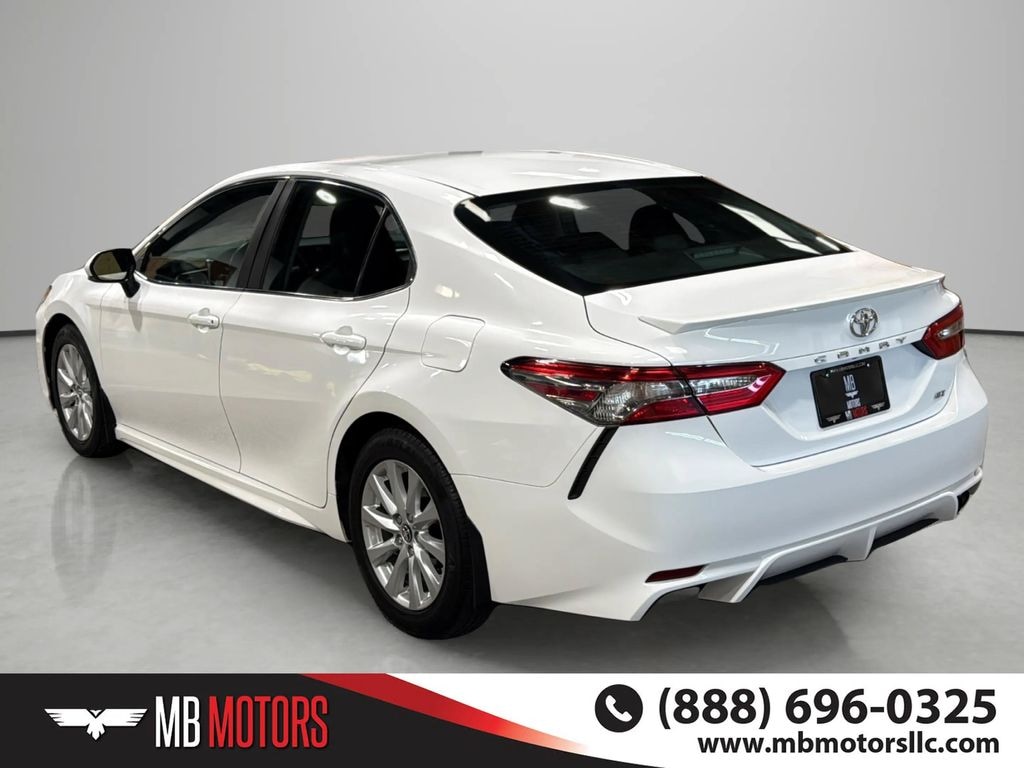 Used 2018 Toyota Camry SE Sedan