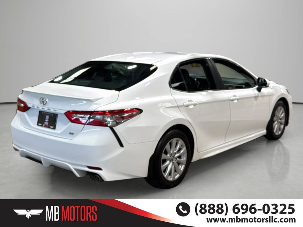Used 2018 Toyota Camry SE Sedan