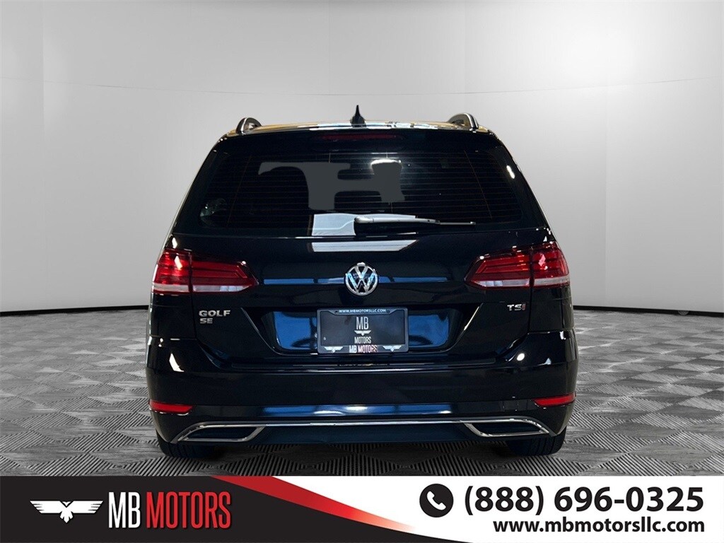 2018 Volkswagen Golf SportWagen SE photo 3