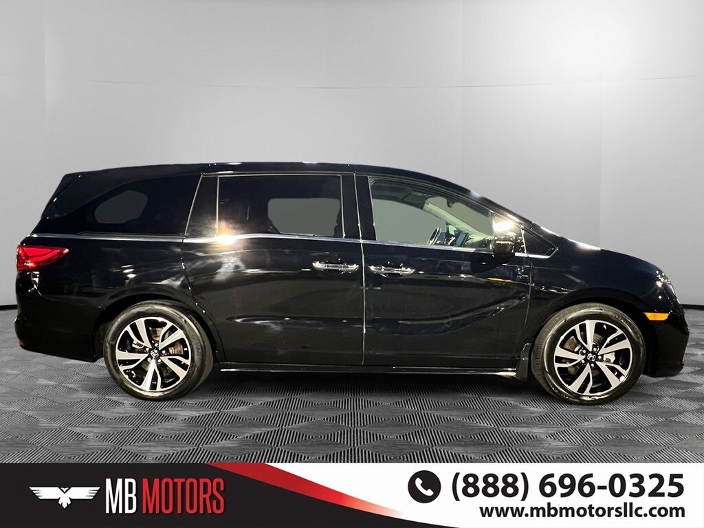 2019 Honda Odyssey Touring photo 2