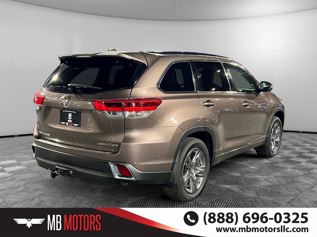 2017 Toyota Highlander Limited Platinum photo 3