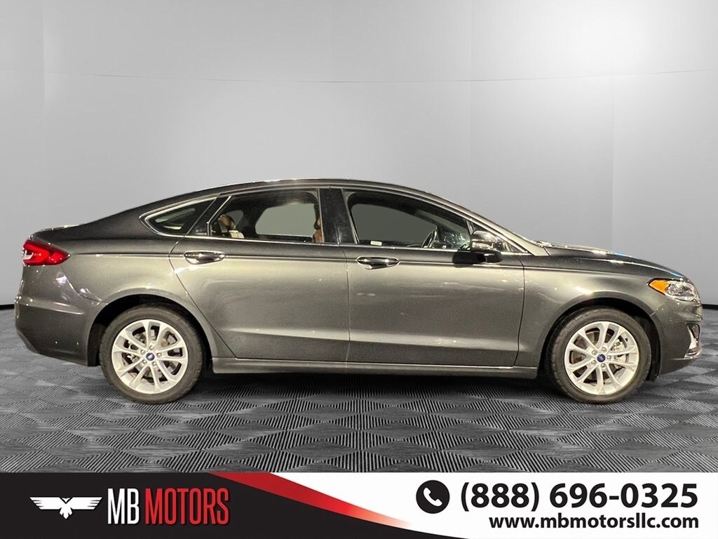 2019 Ford Fusion Energi Titanium photo 2