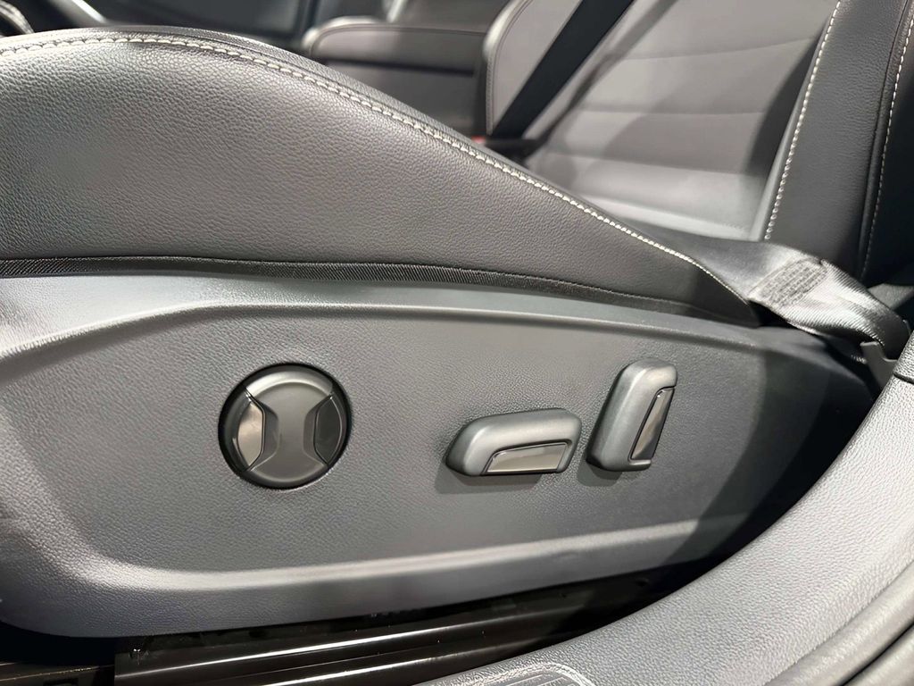 2025 Volkswagen Jetta SE - Photo 21