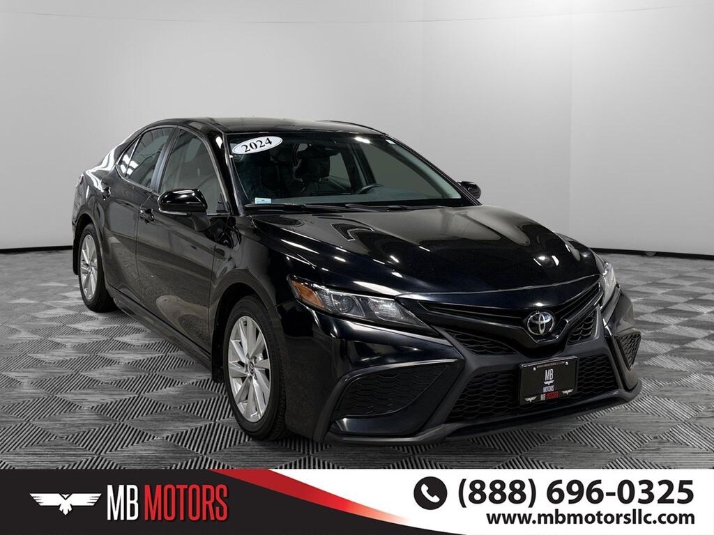 Used 2024 Toyota Camry SE Sedan