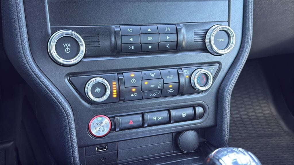 2022 Ford Mustang EcoBoost - Photo 22