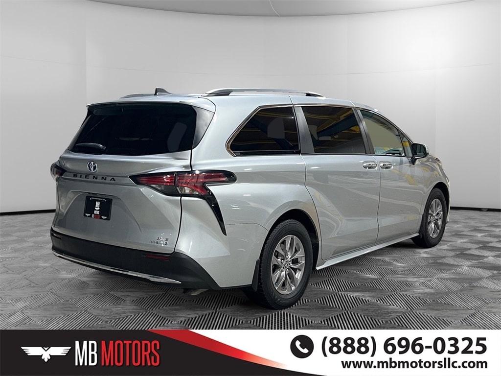 Used 2022 Toyota Sienna XLE Van Passenger Van