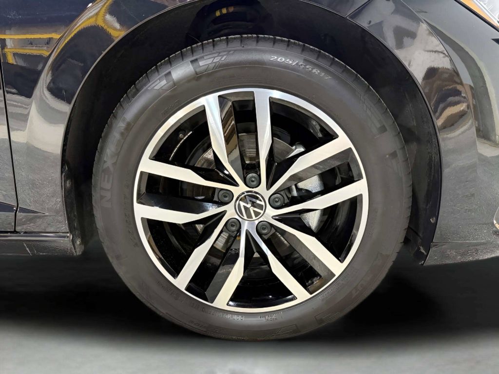 2025 Volkswagen Jetta SE - Photo 41