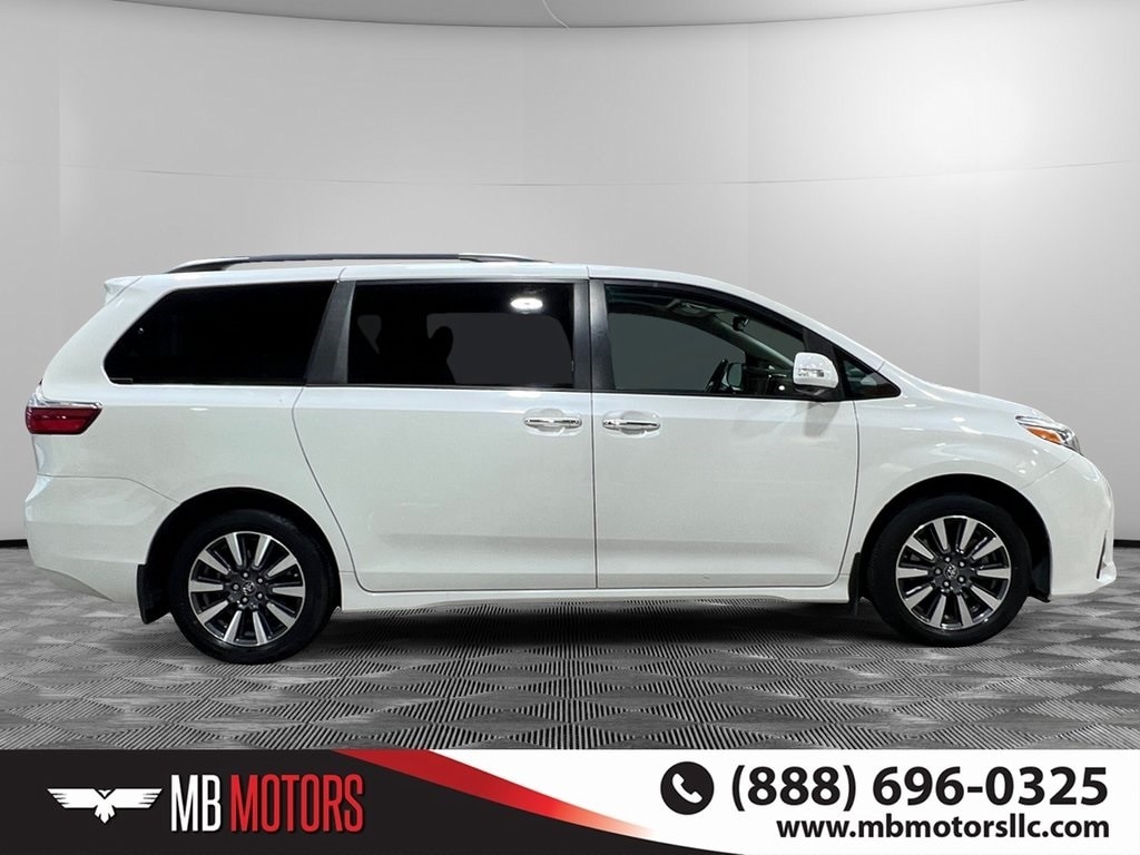 Used 2018 Toyota Sienna XLE Van Passenger Van