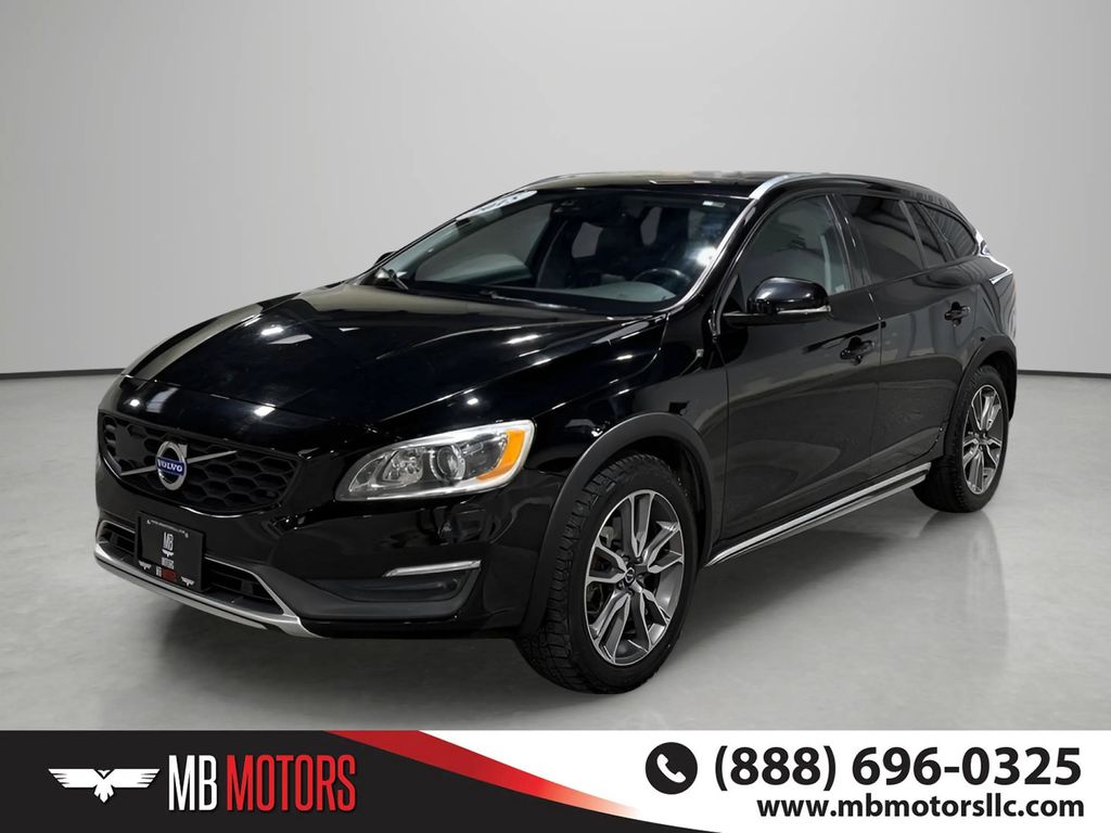 2015 Volvo V60 T5 Cross Country AWD Platinum's photo