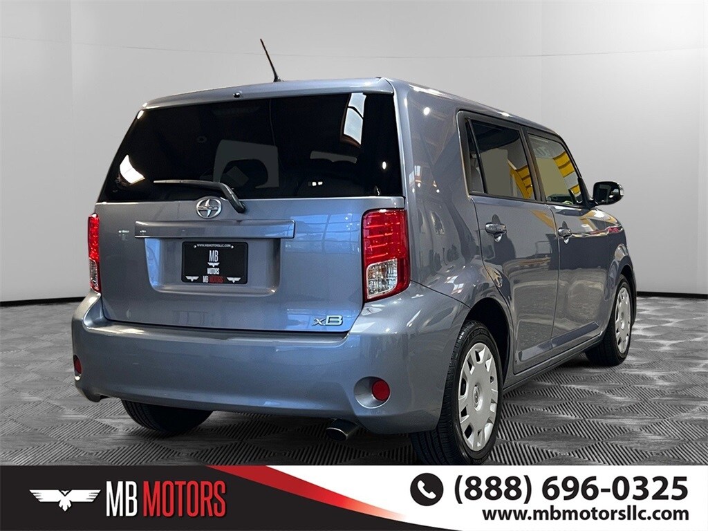 2011 Scion xB photo 2