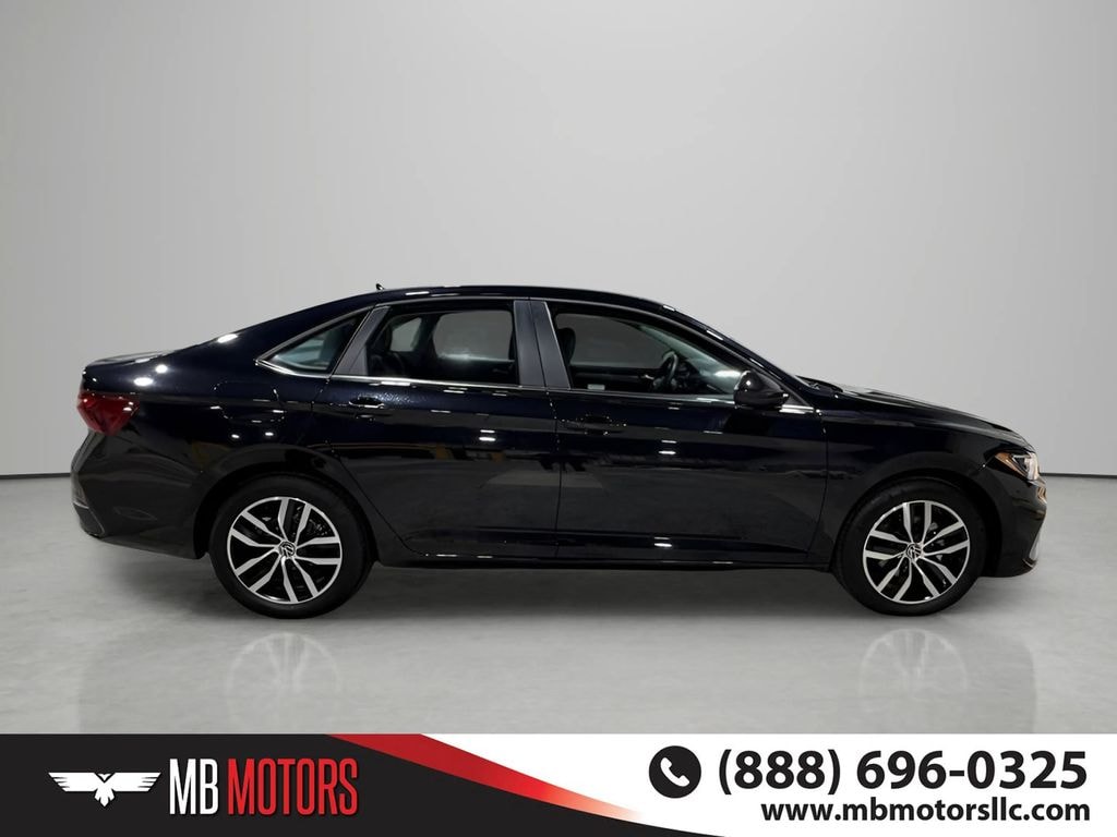 Used 2025 Volkswagen Jetta 1.5T SE Sedan