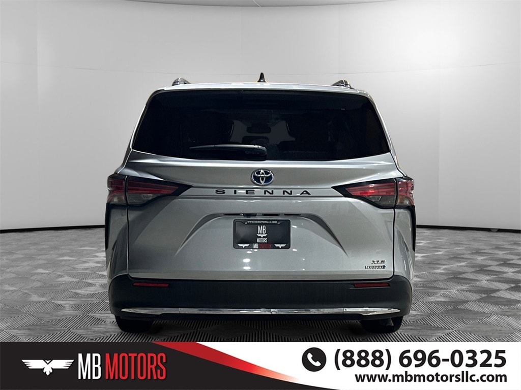 Used 2022 Toyota Sienna XLE Van Passenger Van