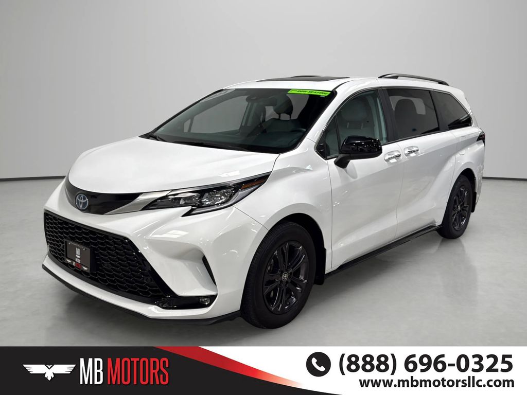 2024 Toyota Sienna XSE AWD 7-Passenger's photo