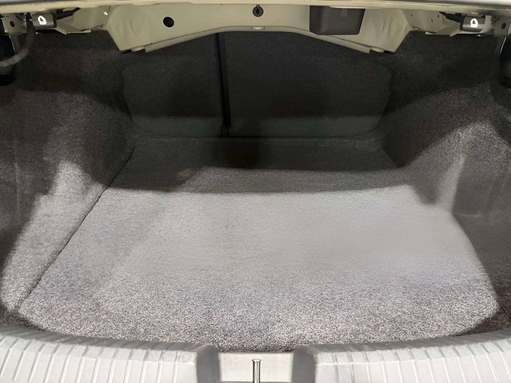 2025 Volkswagen Jetta SE - Photo 9