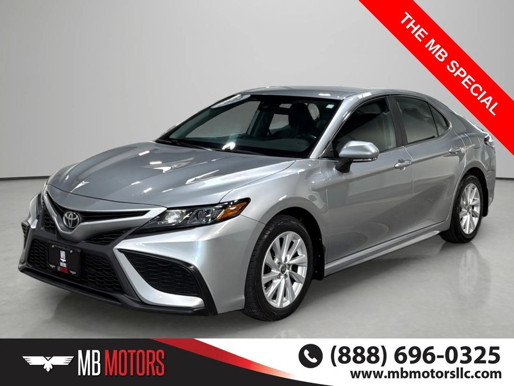 Used 2022 Toyota Camry SE Sedan