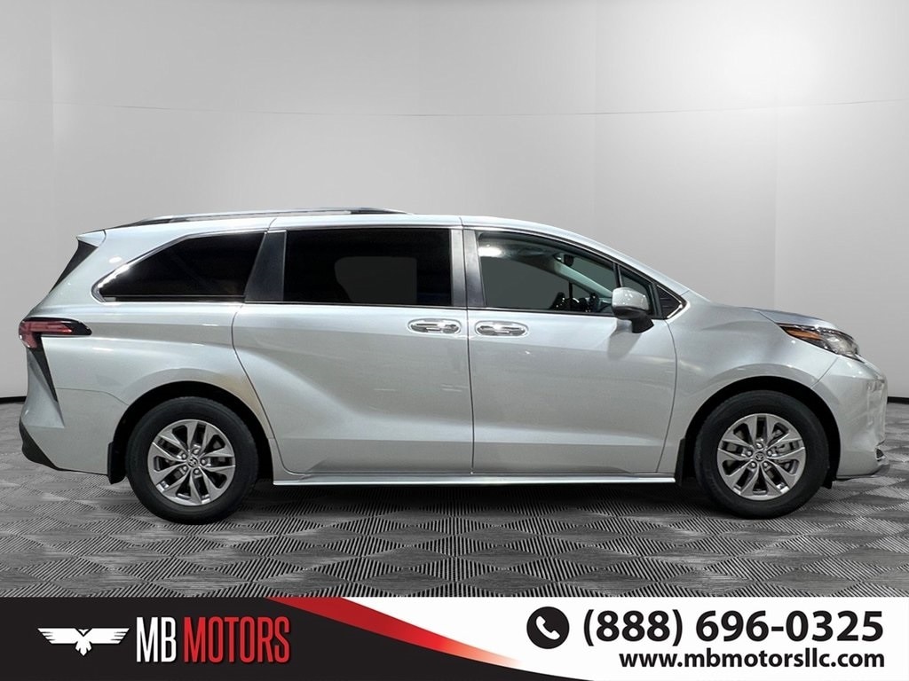 Used 2022 Toyota Sienna XLE Van Passenger Van