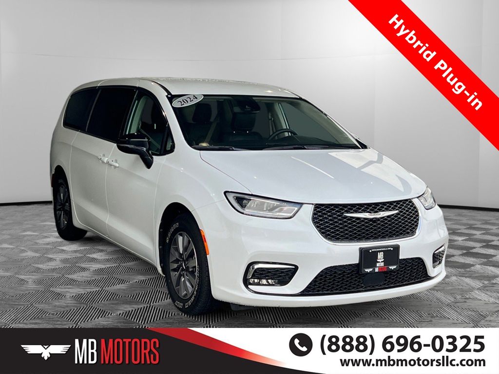 2024 Chrysler Pacifica PHEV Select