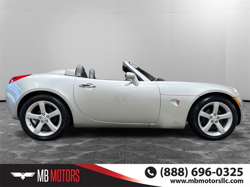 2006 Pontiac Solstice Base Convertible photo 2