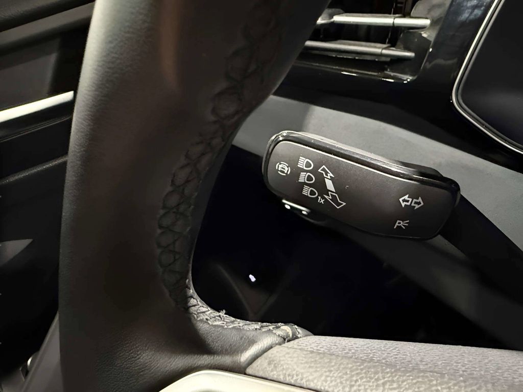 2025 Volkswagen Jetta SE - Photo 33