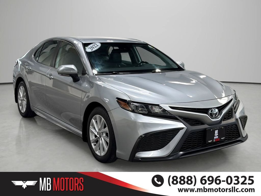 Used 2022 Toyota Camry SE Sedan