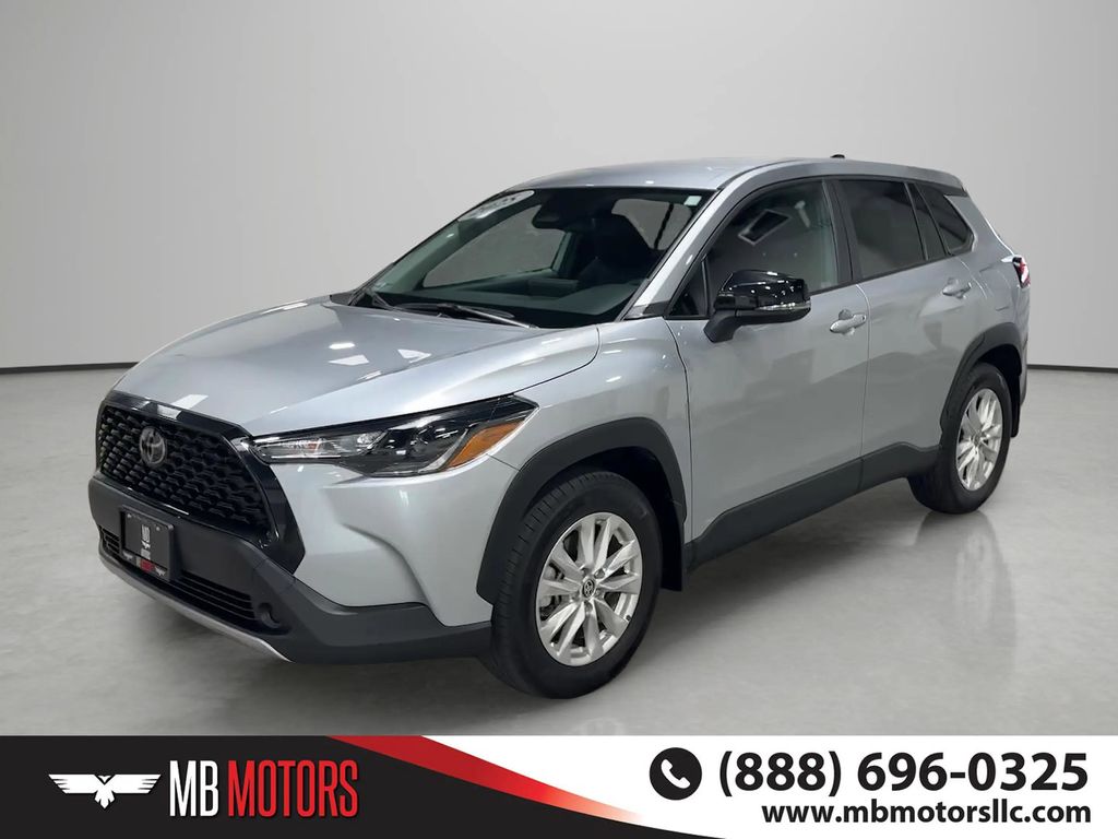 2025 Toyota Corolla Cross LE AWD's photo