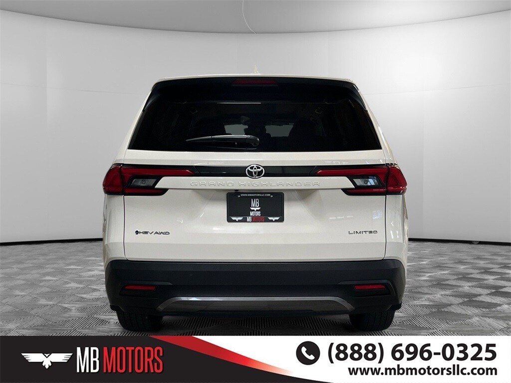 2024 Toyota Highlander Hybrid Limited photo 4