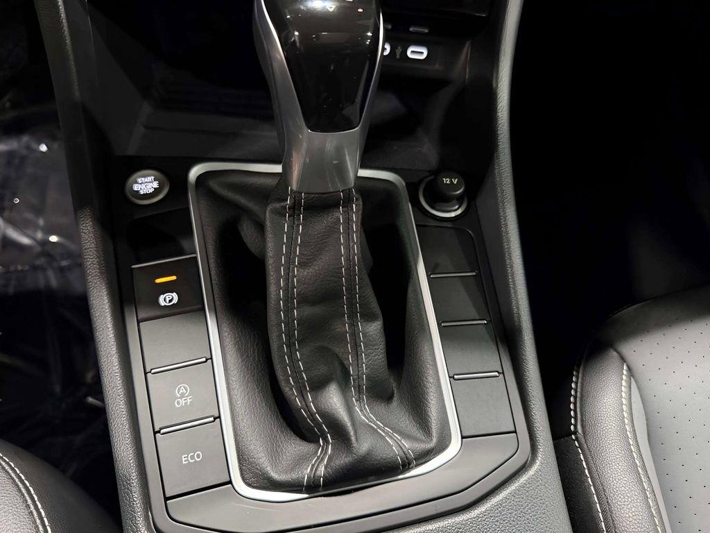 2025 Volkswagen Jetta SE - Photo 28