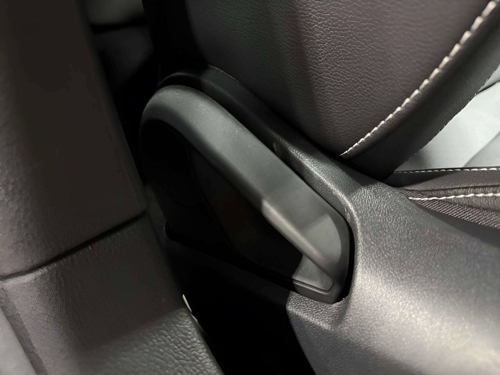 2025 Volkswagen Jetta SE - Photo 13