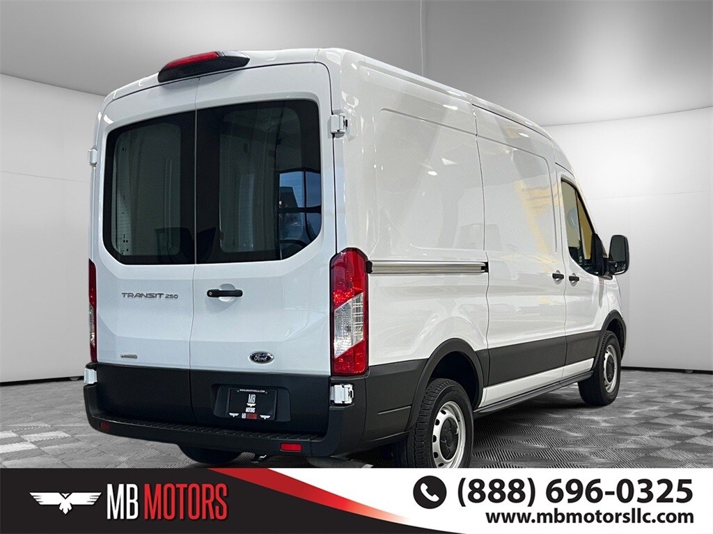 2023 Ford Transit photo 2