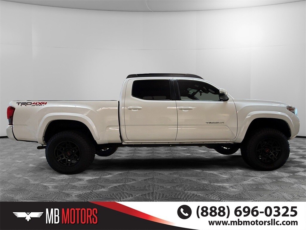 2019 Toyota Tacoma TRD Sport photo 2
