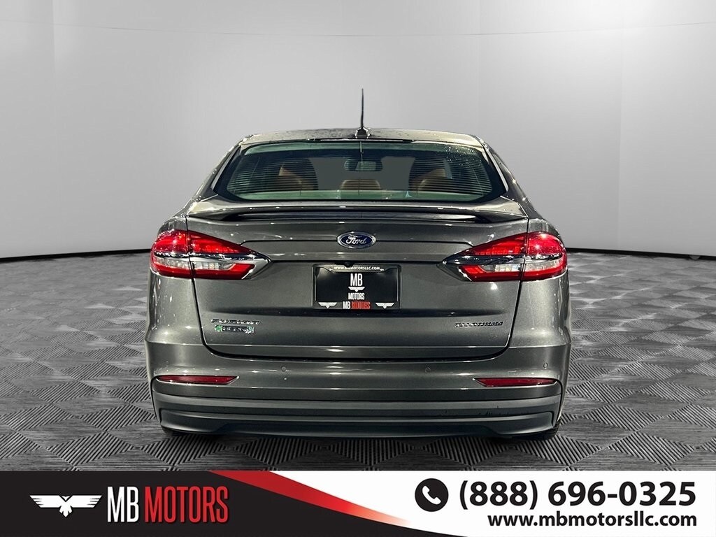 2019 Ford Fusion Energi Titanium photo 4