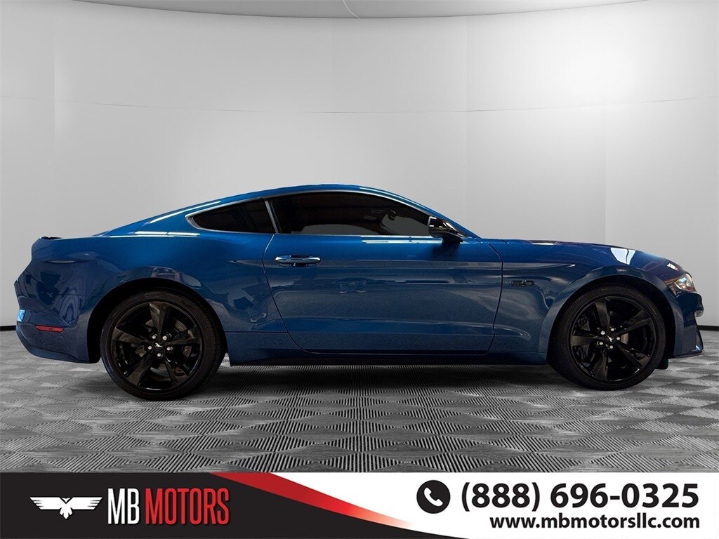 2022 Ford Mustang GT photo 2