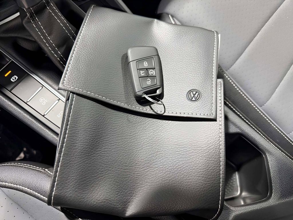 2025 Volkswagen Jetta SE - Photo 40