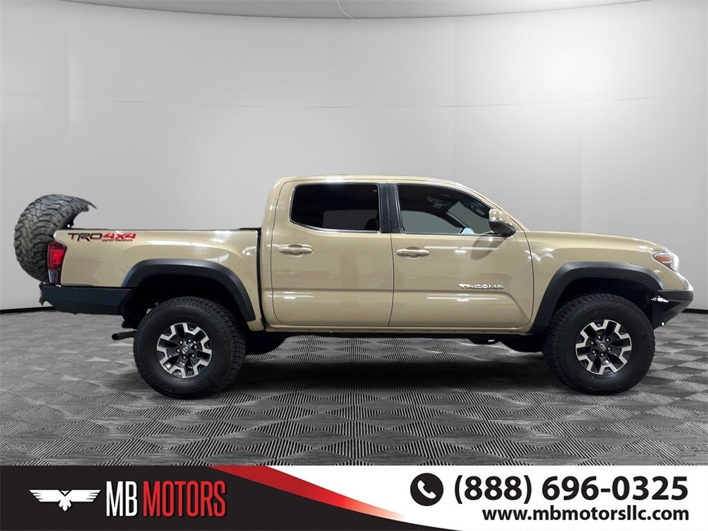 2018 Toyota Tacoma TRD Off-Road photo 2
