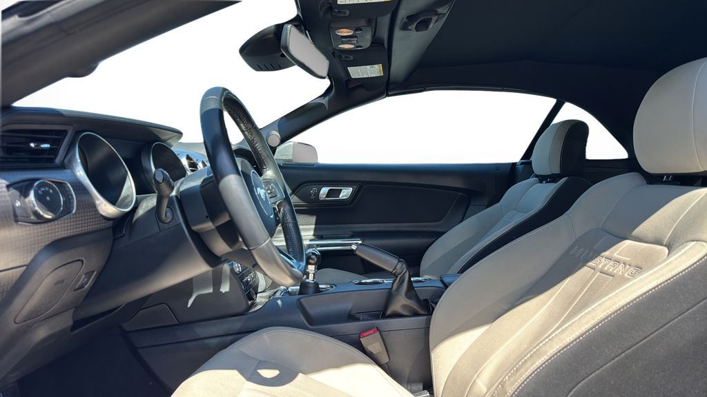2022 Ford Mustang EcoBoost - Photo 16