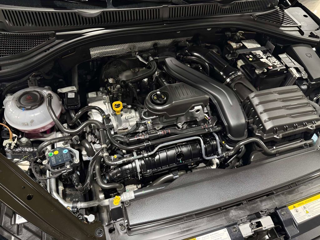 2025 Volkswagen Jetta SE - Photo 38