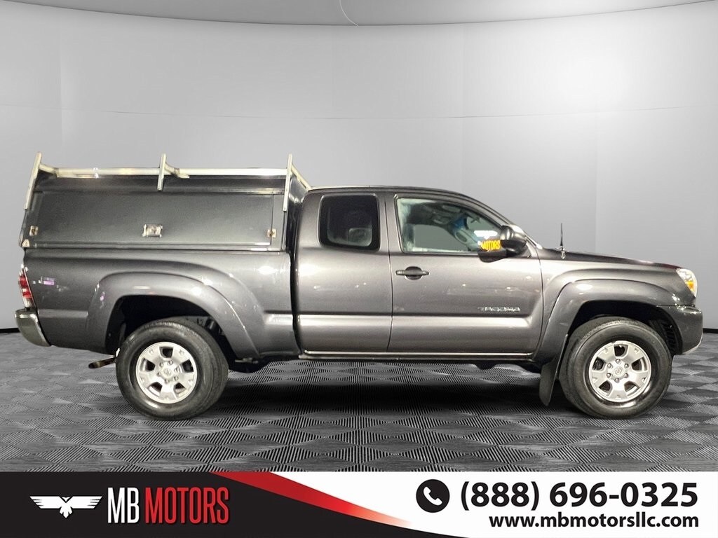 2015 Toyota Tacoma Base photo 2