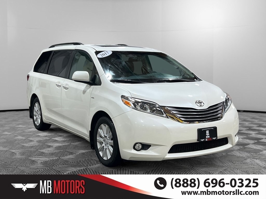2017 Toyota Sienna XLE's photo