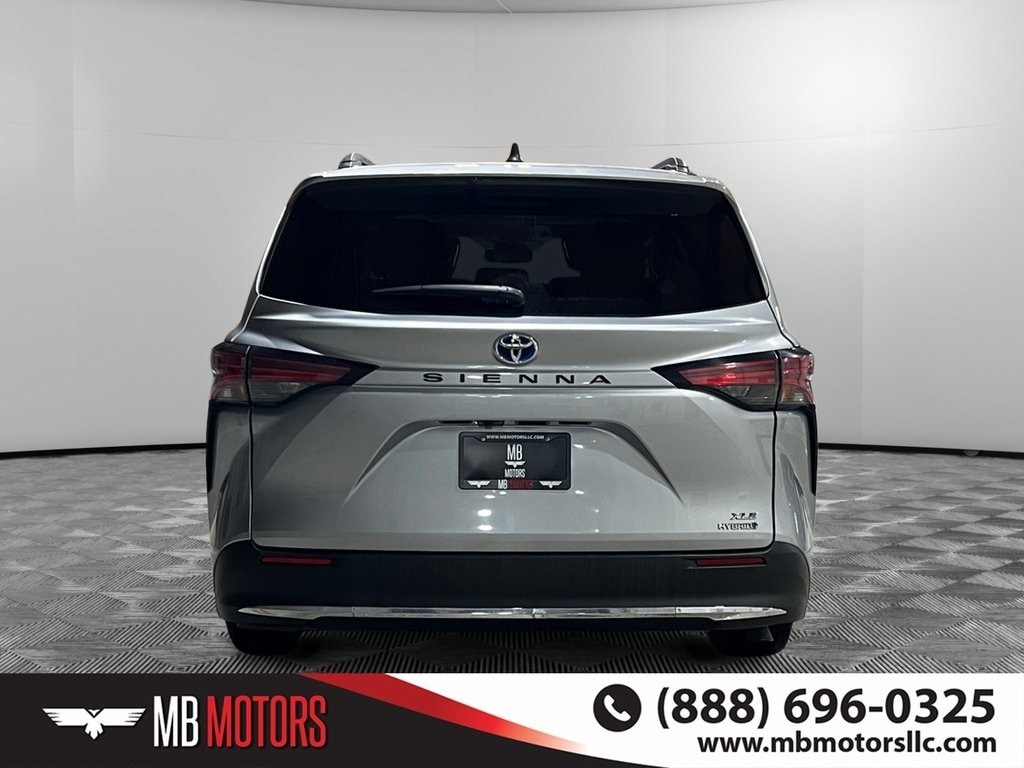 Used 2022 Toyota Sienna XLE Van Passenger Van