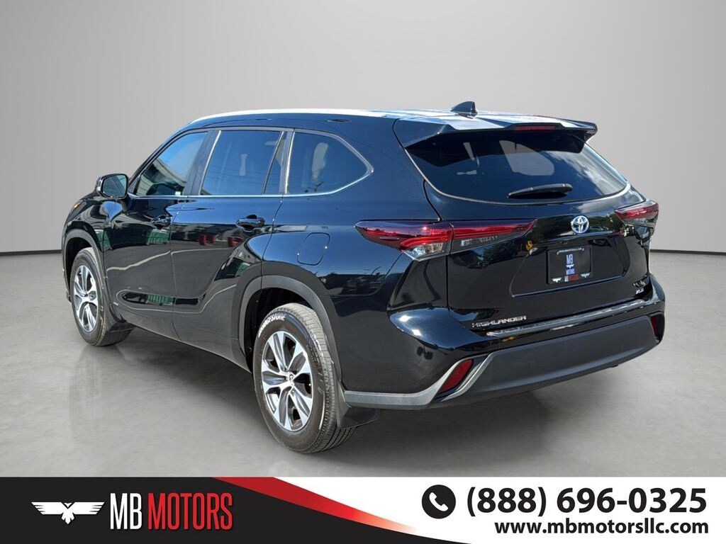 Used 2024 Toyota Highlander Hybrid XLE SUV
